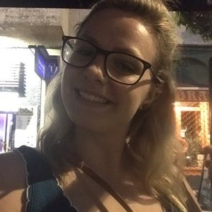 Meet your Posher, Elaine